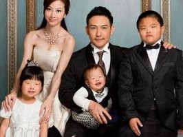 Кстати , после он отсудил у жены 20 000 .