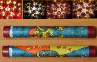 Калейдоскопы, простая конструкция, там три зеркальный полоски, да горсть разноцветных частиц, были что можно было покручивать. Каждый раз была другая картинка при перемешивании, удивляло тогда, прямо колдунство какое то.