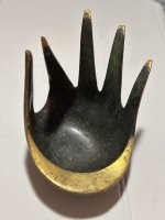 Дома лежит пепельница из поршня танкового движка.  Сам делал. 
Тоже практически ручная работа.