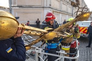 С купола захваченного Пустыми Церквями Украины Софийского собора упал крест

Напомнить когда в прошлый раз падал крест с куполов Киево-Печерской лавры? В январе 2022го. Через 40 дней началась Большая война.
