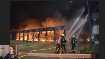 Хорошие пожарные попались. В Германии недавно сгорела пожарная часть и сами пожарные не смогли потушить.