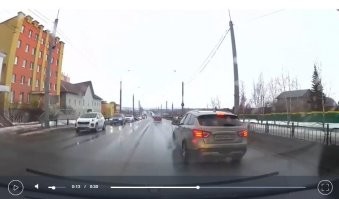"А Лада ровно катила в своей (первой) полосе, не меняла полосы движения." Ага. На видео отлично видно как "в своей полосе ехала". За ней Нива спокойно проехала, причем рег уже стоял на том же месте, где произошло ДТП. Места там для Лады было навалом, просто надо знать правила перестроения.