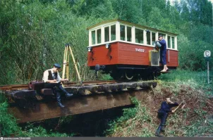 Как раз к вагончику нет вопросов
Участковая автодрезина Уа-4727