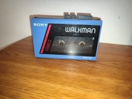 Насколько я помню, "Квазар" это копия Sony Walkman WM 1986, по принципу - "Списывай, только не слово в слово" :)