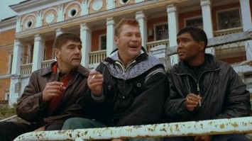 Просто русская девушка сделала пост о том, что русским девушкам лучше строить отношения с русскими мужчинами