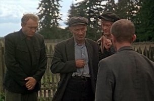 Головин, Владимир Иваенович. Тоже очень харАктерный актёр был. А основном отрицательные персонажи. В "Холодном лете 53-его" очень сильно отыграл.