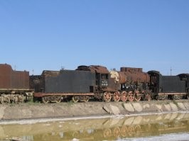 В 2006 перегоняли машины в Бухару. Вот такое увидели где-то в Казахстане...