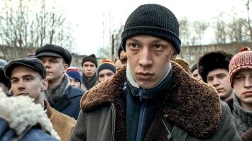 Зихеры за ним есть? Что можешь сказать про человека?