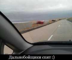Автомобили проиграли в схватке с ураганным ветром