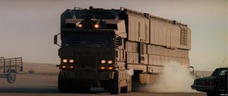 Дом на колёсах с прицепом-автомастерской выставили на продажу за 850 тысяч долларов