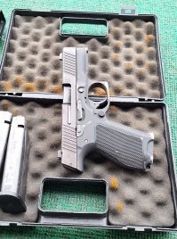 согласен с костюмированным актёром, что глог хорошо... имел опыт.
но! есть наше, совсем не хуже, и надёжнее. патроны на холоде не закусывает!
