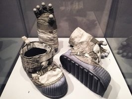 Про лунные галоши давным-давно написано...