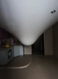 Мне одному кажется, что потоп устроил кот в средней части "капли" слева?