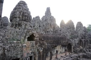 Если что, спрашивайте, про Мексику и пирамиды расскажу)
Я просто люблю такие древности, остатки цивилизаций, интересно как это, была цивилизация или империя с кучей огромных строений и раз и нет ее. Исчезла.
Всегда загадочно это. 
Вот и посещаю иногда разные пирамиды, древности, развалины) интересно