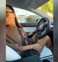 Вместо того, чтобы хвастаться машиной, лучше бы он её подкормил немного.