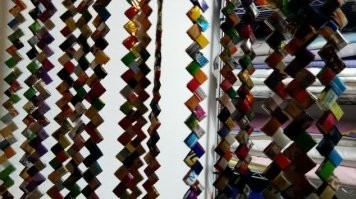 может бабла нарубить..если их порезать на шторы..типа как союзе модно было..