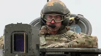 Сынок кстати тоже в дурь попер, как папачёс полоумный! В Эстонии в войнушку играет и вдоль российской границы на танке катается, как британская дура Трасс...Видимо у бритов симптом....Как фляга засвистела, так в башню!