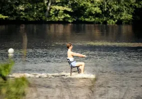 Хорошая подборка! Только вместо этого коронованного недоумка, лучше бы разместили его супругу......