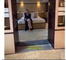 Обслужила владельца и его друзей в "кОютах" , дали запить бокалом шампанского и выгнули с яхты кинув в догонку словарь русского языка.