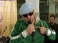 Мы были мальчики, козою пальчики,
В удобных тренировочных штанах.
Свинчатки мы носили в карманах
Такая злая карма, на.