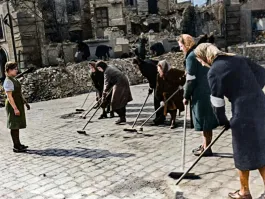 Скоро вот эти две немецкие сучвы, будут так же мести....