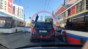 "Хотел напугать ежа голой попой"