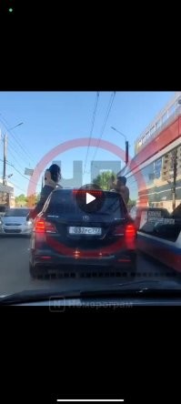 "Хотел напугать ежа голой попой"