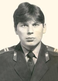 Вот единственный нормальный бывший мент (ГАИшник) в нашей эстраде.