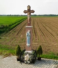 В Польше неизвестный «отреставрировал» 200-летние статуи Иисуса и Девы Марии
