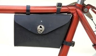 Ууууу.....нипельная трубочка......Это из 80-х! В те годы и я возил целый гаманок ключей и запчастей к велику! А сегодняшние наездники о них понятия не имеют!