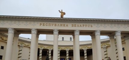 Ты прав.
С идиотом бесполезно спорить. Он опустит тебя до своего уровня, а потом задавит опытом.
И именно поэтому я и решил не спорить с ВОНЬяткой.
Он считает меня хохлом? Ну пусть потешится дитятко.
Но я, и не только я, знаю что это обычный лайкодрочер, который за эти лайки всех и всё порвёт. Даже собственную задницу.
И не только лайкодрочер, но и ярый русофоб. Любитель набросить говнеца на вентилятор. Думает, что чем больше дерьма набросит - тем меньше станет дерьма, в котором он живёт.
Знаешь, это как в сказке про пастуха, который кричал "Волки!".
Не тот пратриот, кто "рвёт тельняшку на груди", а тот, который делает своё дело молча, не выставляя свою работу и не выпячивая свой "патриотизм".
Да, я не россиянин. Я - белорус. Но, поверьте, Беларусь на вашей стороне.  
И что бы там ванька не гавкал, многие знают мою точку зрения и поддерживают её.
А ваняткО - просто озлобленный и слегка недолюбленный мальчик, который просто провоцирует собеседника хоть на какие-нибудь эмоции, пусть не симпатию, так хоть злобу. Лишь бы его не забыли. И именно поэтому оно провоцирует. Но что самое страшное - это то, что его покрывает администрация сайта. Хотя, удивляться нечему. Они находятся не в РФ.
---
Кстати, в январе приезжал в Москву. Просто захотелось пройти по местам службы, Вспомнить Москву 80-х.... 
Некторые отговаривали, мол страшно, но я не поддался уговорам. И всё же побывал там, куда очень сильно хотел попасть. Отдать дань уважения людям, которых люблю и уважаю.
----
Эк Остапа понесло....