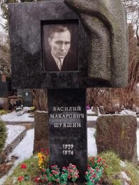 Ты прав.
С идиотом бесполезно спорить. Он опустит тебя до своего уровня, а потом задавит опытом.
И именно поэтому я и решил не спорить с ВОНЬяткой.
Он считает меня хохлом? Ну пусть потешится дитятко.
Но я, и не только я, знаю что это обычный лайкодрочер, который за эти лайки всех и всё порвёт. Даже собственную задницу.
И не только лайкодрочер, но и ярый русофоб. Любитель набросить говнеца на вентилятор. Думает, что чем больше дерьма набросит - тем меньше станет дерьма, в котором он живёт.
Знаешь, это как в сказке про пастуха, который кричал "Волки!".
Не тот пратриот, кто "рвёт тельняшку на груди", а тот, который делает своё дело молча, не выставляя свою работу и не выпячивая свой "патриотизм".
Да, я не россиянин. Я - белорус. Но, поверьте, Беларусь на вашей стороне.  
И что бы там ванька не гавкал, многие знают мою точку зрения и поддерживают её.
А ваняткО - просто озлобленный и слегка недолюбленный мальчик, который просто провоцирует собеседника хоть на какие-нибудь эмоции, пусть не симпатию, так хоть злобу. Лишь бы его не забыли. И именно поэтому оно провоцирует. Но что самое страшное - это то, что его покрывает администрация сайта. Хотя, удивляться нечему. Они находятся не в РФ.
---
Кстати, в январе приезжал в Москву. Просто захотелось пройти по местам службы, Вспомнить Москву 80-х.... 
Некторые отговаривали, мол страшно, но я не поддался уговорам. И всё же побывал там, куда очень сильно хотел попасть. Отдать дань уважения людям, которых люблю и уважаю.
----
Эк Остапа понесло....