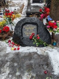 Ты прав.
С идиотом бесполезно спорить. Он опустит тебя до своего уровня, а потом задавит опытом.
И именно поэтому я и решил не спорить с ВОНЬяткой.
Он считает меня хохлом? Ну пусть потешится дитятко.
Но я, и не только я, знаю что это обычный лайкодрочер, который за эти лайки всех и всё порвёт. Даже собственную задницу.
И не только лайкодрочер, но и ярый русофоб. Любитель набросить говнеца на вентилятор. Думает, что чем больше дерьма набросит - тем меньше станет дерьма, в котором он живёт.
Знаешь, это как в сказке про пастуха, который кричал "Волки!".
Не тот пратриот, кто "рвёт тельняшку на груди", а тот, который делает своё дело молча, не выставляя свою работу и не выпячивая свой "патриотизм".
Да, я не россиянин. Я - белорус. Но, поверьте, Беларусь на вашей стороне.  
И что бы там ванька не гавкал, многие знают мою точку зрения и поддерживают её.
А ваняткО - просто озлобленный и слегка недолюбленный мальчик, который просто провоцирует собеседника хоть на какие-нибудь эмоции, пусть не симпатию, так хоть злобу. Лишь бы его не забыли. И именно поэтому оно провоцирует. Но что самое страшное - это то, что его покрывает администрация сайта. Хотя, удивляться нечему. Они находятся не в РФ.
---
Кстати, в январе приезжал в Москву. Просто захотелось пройти по местам службы, Вспомнить Москву 80-х.... 
Некторые отговаривали, мол страшно, но я не поддался уговорам. И всё же побывал там, куда очень сильно хотел попасть. Отдать дань уважения людям, которых люблю и уважаю.
----
Эк Остапа понесло....