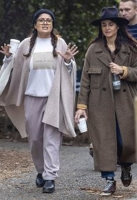 В 58 остается одной из самых сексуальных……. Серьезно?)))) Не, она конечно женщина шикарная и каждому бы хотелось, чтобы его жена в 58 выглядела так, но блин там в Голливудах этих женщин этих лет 25-30 действительно сексуальных тысячи. Не надо отштукатуренных дам в сексуальные по умолчанию записывать)) 
надо было этому калининградскому фанату ее сегодняшние утренние фото показать, он бы ее сразу разлюбил))