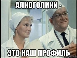 Девушка после первого и последнего алкогольного напитка на вечеринке