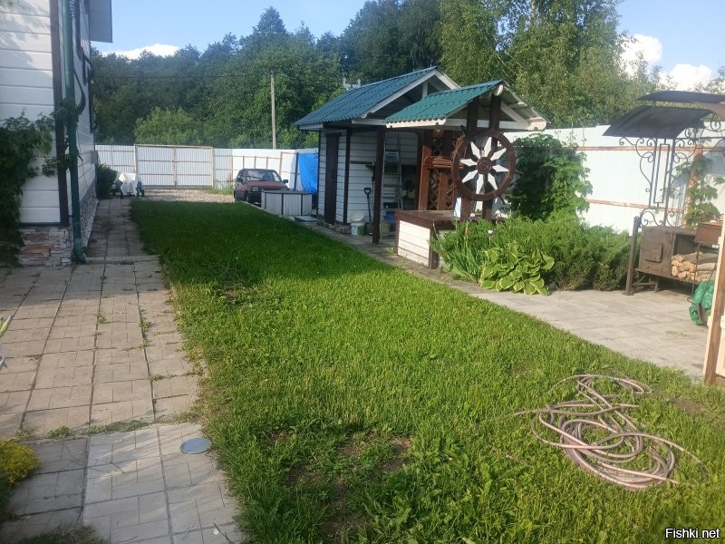 У нас попроще, сами убираем.