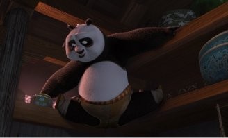 Кошка ловко достала вкусняшки с верхней полки