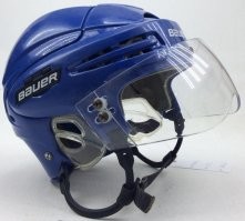 Хоккеисты вообще то с визорами играют!