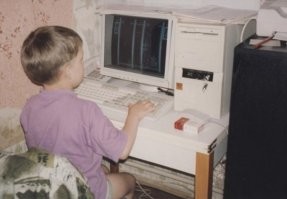 В шесть лет часами тетрис. 
Какие же мы были умные. 
Эта игра ахренеть как развивала мозги а мы этого даже не осознавали.