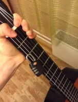 Ой беда-беда! А снять струну и заново ее натянуть - это просто невероятно трудно!