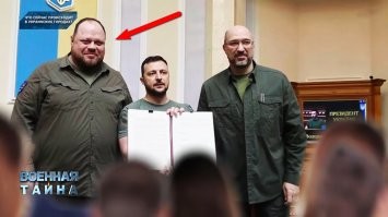А как Вам Руслан Стефанчук - спикер Верховной Рады Украины?
Украинцы шутят, что именно с него срисовали Колывана - персонажа мультика "Три богатыря".