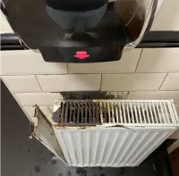 А точно руки сушили? А то стрелка и отражение как бы намекает, что его использовали как писсуар...