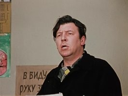 Аркадий был бесчестным мужем
Аркадий кошельки искал