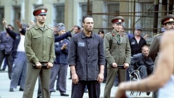 Он, конечно, бандит авторитетный, но статья у него будет нехорошая.
