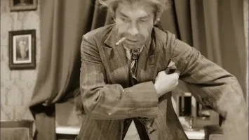 Шариков, вас обять блохи грызут?? Руками их ловите!!