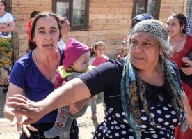 Бедные румынские девочки... Как ему не а-я-яй?