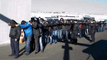 "Они повсюду, как тараканы": во время рейда в Мытищах силовики накрыли подпольную молельню в гараже
