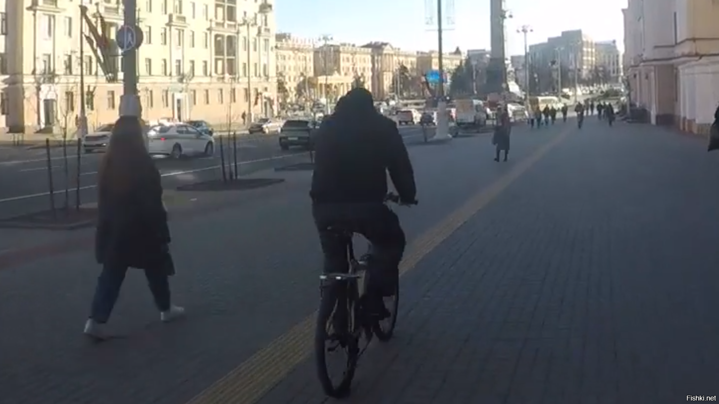почти все верно, вот только столкновение было как раз на пешеходной части..
