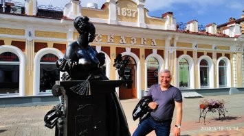 Я с ней фотографировался, Но за сиськи не трогал - харасмент!