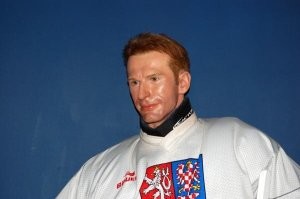 Не помню кто из хоккеистов отчибучил про Гашека, когда его поместили в музей восковых фигур в Праге....Что надо было его из говна отливать!